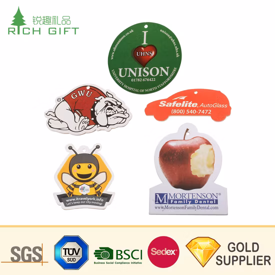 Comercio al por mayor Personalizado Japón Vacío Nuevos Accesorios para Autos Olor Perfume Ambientador Dibujos Animados Personalizar Mejor Ventilación de Fragancia Perfume para Auto Tarjeta Colgante de Papel